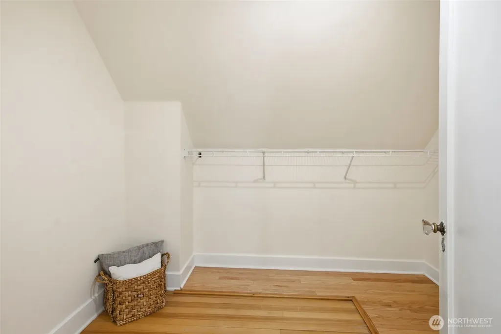 5006 Greenwood Avenue N Seattle WA 98103