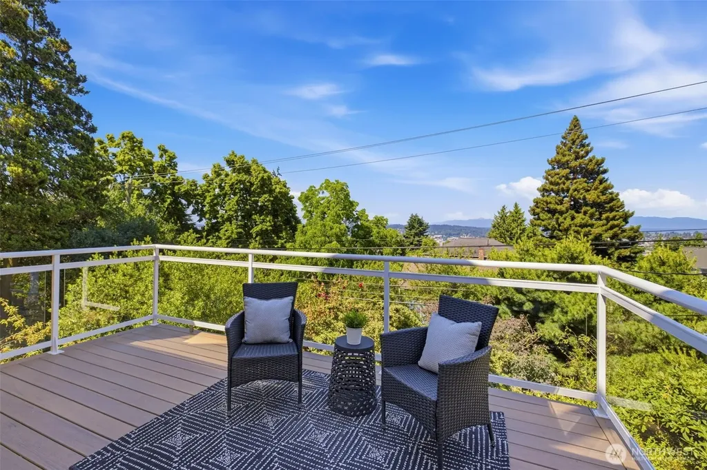 5006 Greenwood Avenue N Seattle WA 98103