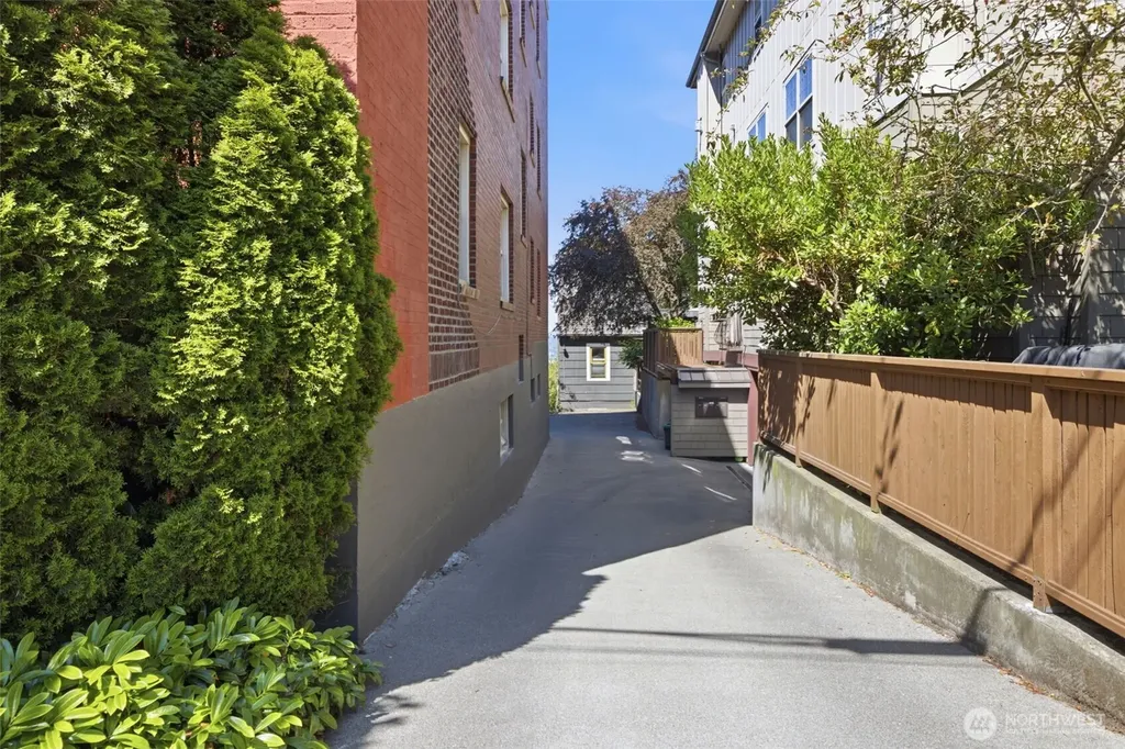 5006 Greenwood Avenue N Seattle WA 98103