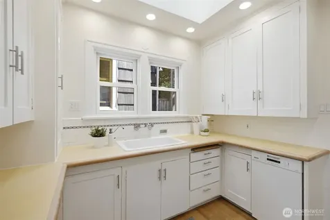 5006 Greenwood Avenue N Seattle WA 98103