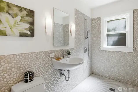 5006 Greenwood Avenue N Seattle WA 98103