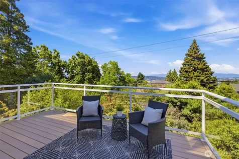 5006 Greenwood Avenue N Seattle WA 98103