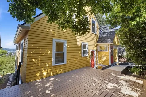 5006 Greenwood Avenue N Seattle WA 98103