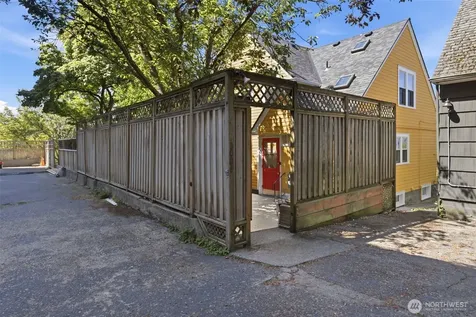 5006 Greenwood Avenue N Seattle WA 98103
