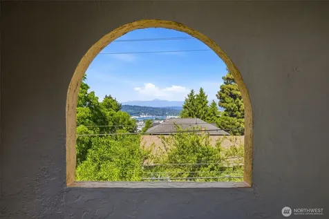 5006 Greenwood Avenue N Seattle WA 98103