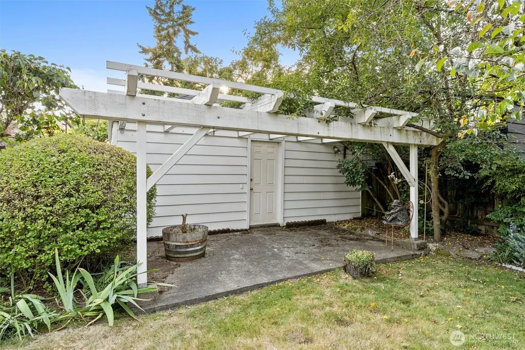 310 NW 75th Street Seattle WA 98117