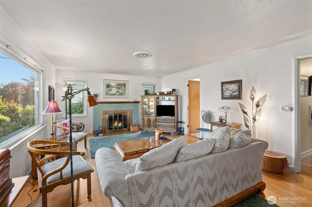 310 NW 75th Street Seattle WA 98117