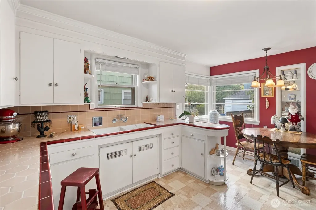 310 NW 75th Street Seattle WA 98117