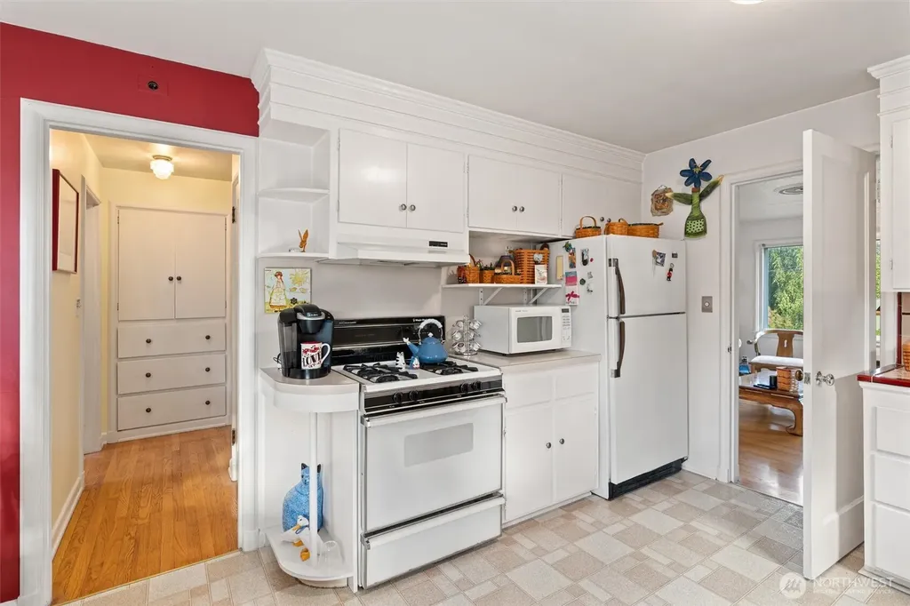 310 NW 75th Street Seattle WA 98117