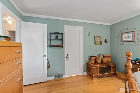 310 NW 75th Street Seattle WA 98117