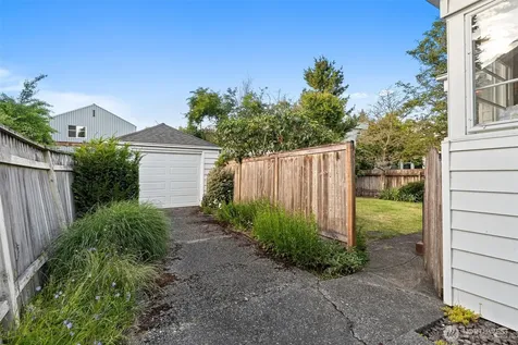 310 NW 75th Street Seattle WA 98117