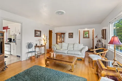 310 NW 75th Street Seattle WA 98117