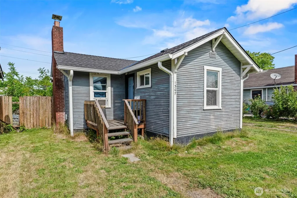 1307 Sixth Avenue Kelso WA 98626