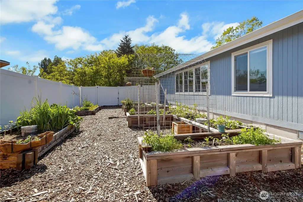 1812 SW Spruce Street Port Orchard WA 98367