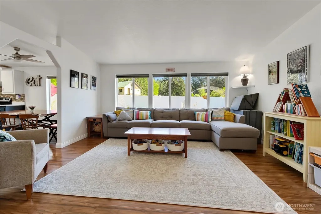 1812 SW Spruce Street Port Orchard WA 98367