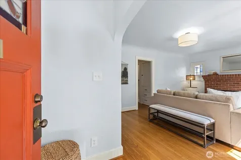 946 N 83rd Street Seattle WA 98103