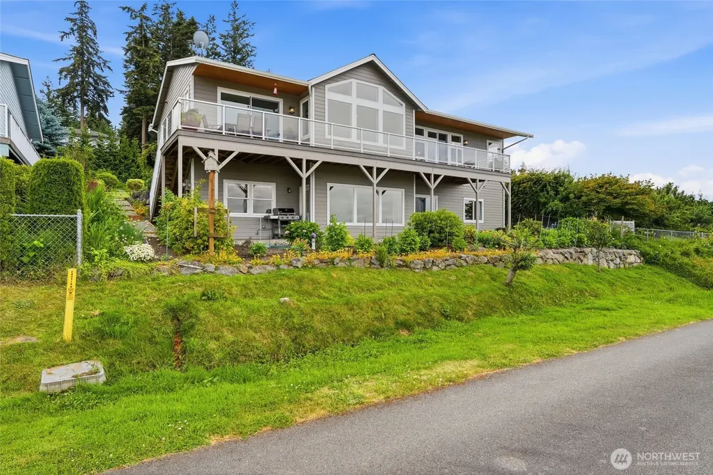 784 Gladstone Drive Camano Island WA 98282