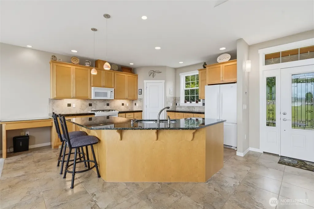 784 Gladstone Drive Camano Island WA 98282