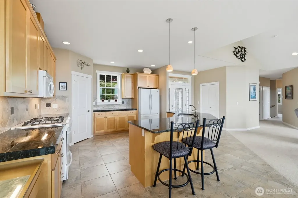 784 Gladstone Drive Camano Island WA 98282