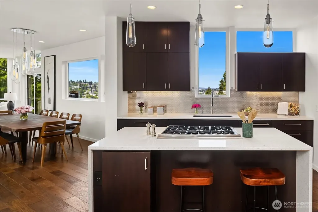 2560 12th Avenue W Seattle WA 98119