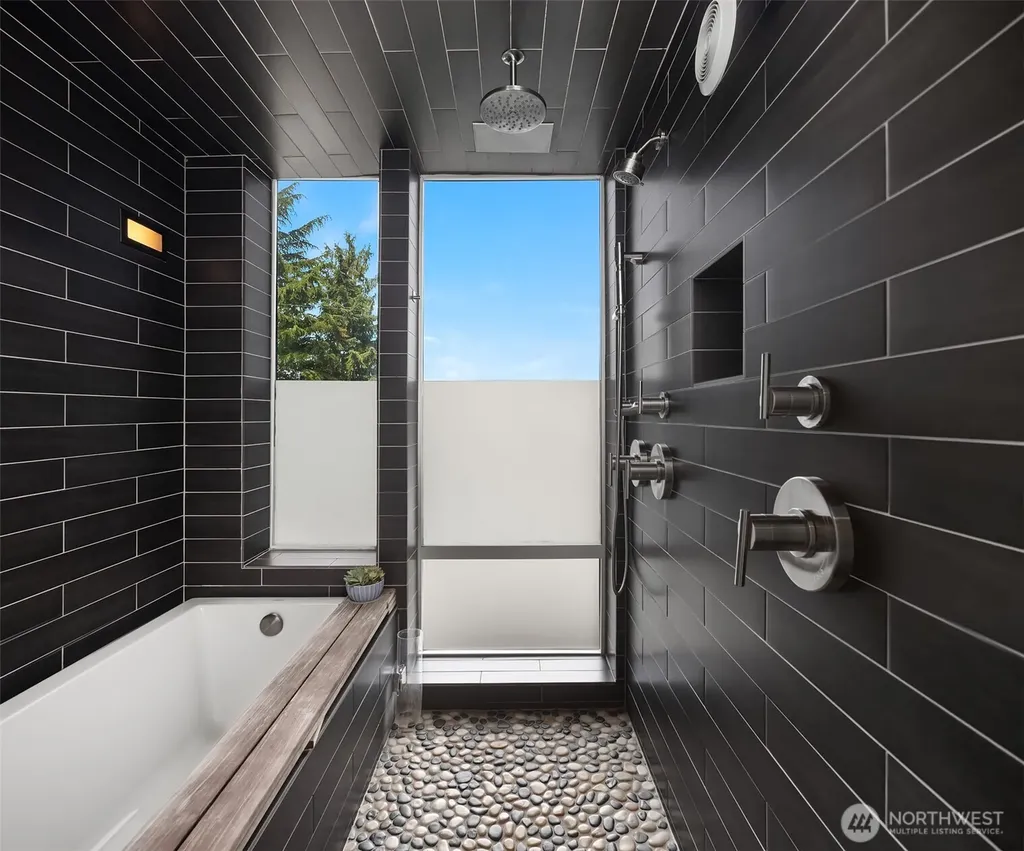 2560 12th Avenue W Seattle WA 98119