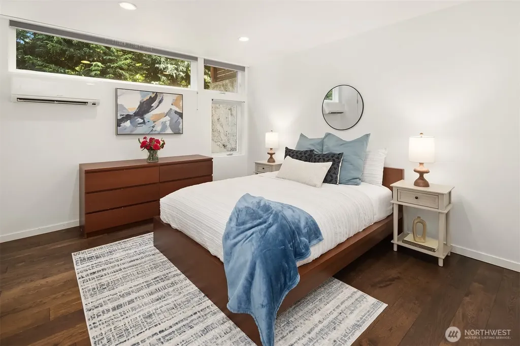 2560 12th Avenue W Seattle WA 98119