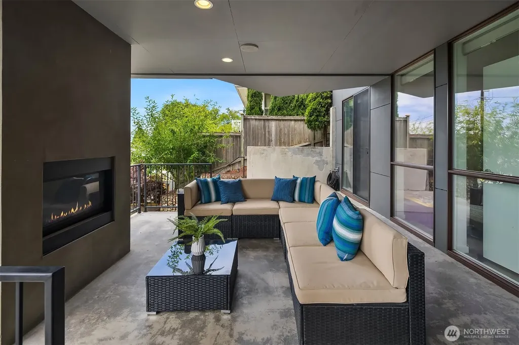 2560 12th Avenue W Seattle WA 98119