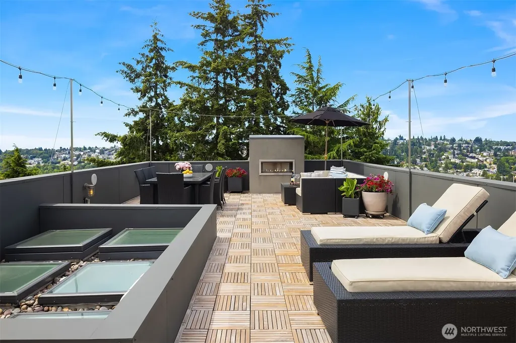 2560 12th Avenue W Seattle WA 98119