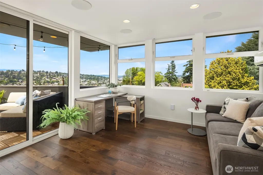 2560 12th Avenue W Seattle WA 98119