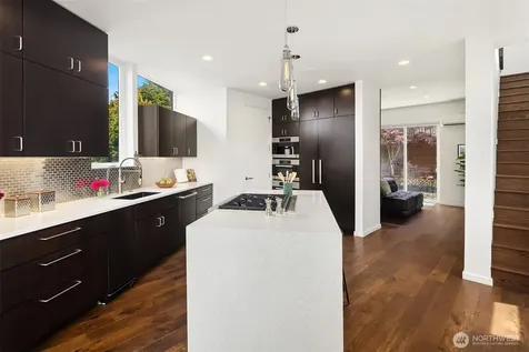 2560 12th Avenue W Seattle WA 98119