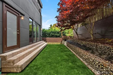 2560 12th Avenue W Seattle WA 98119