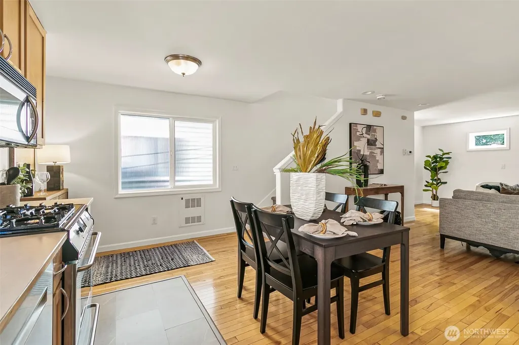 158 15th Seattle WA 98122