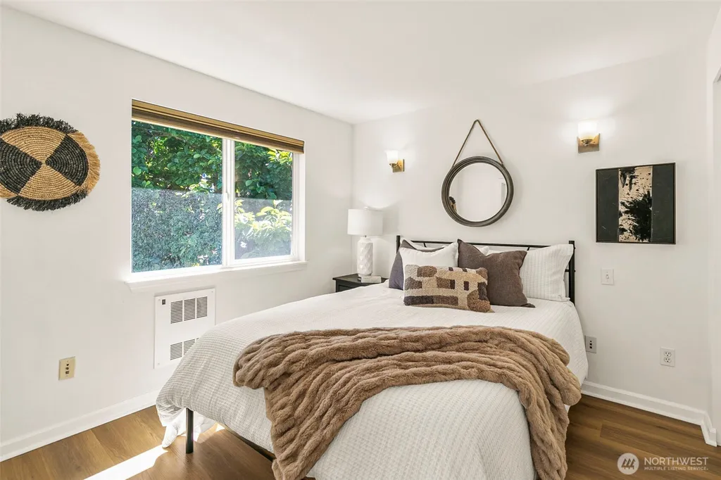 158 15th Avenue Seattle WA 98122