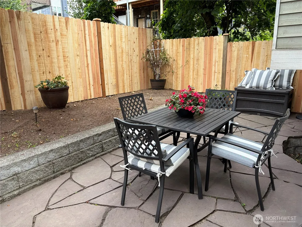 158 15th Avenue Seattle WA 98122