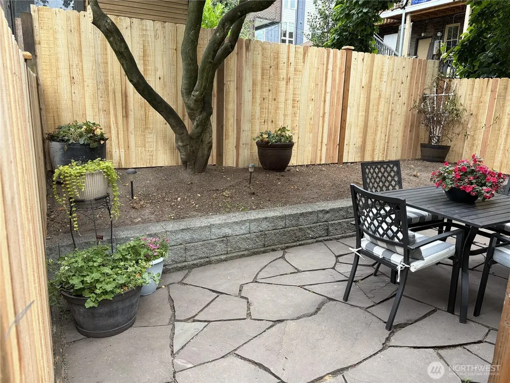 158 15th Seattle WA 98122