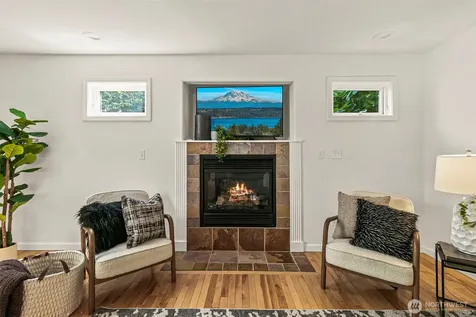 158 15th Seattle WA 98122