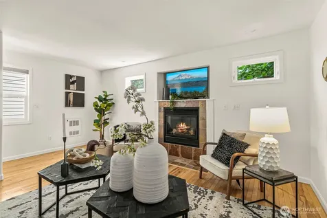 158 15th Avenue Seattle WA 98122