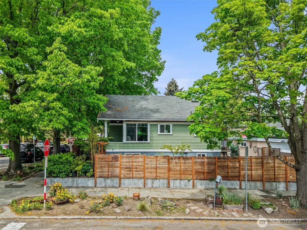 902 22nd Avenue Seattle WA 98122