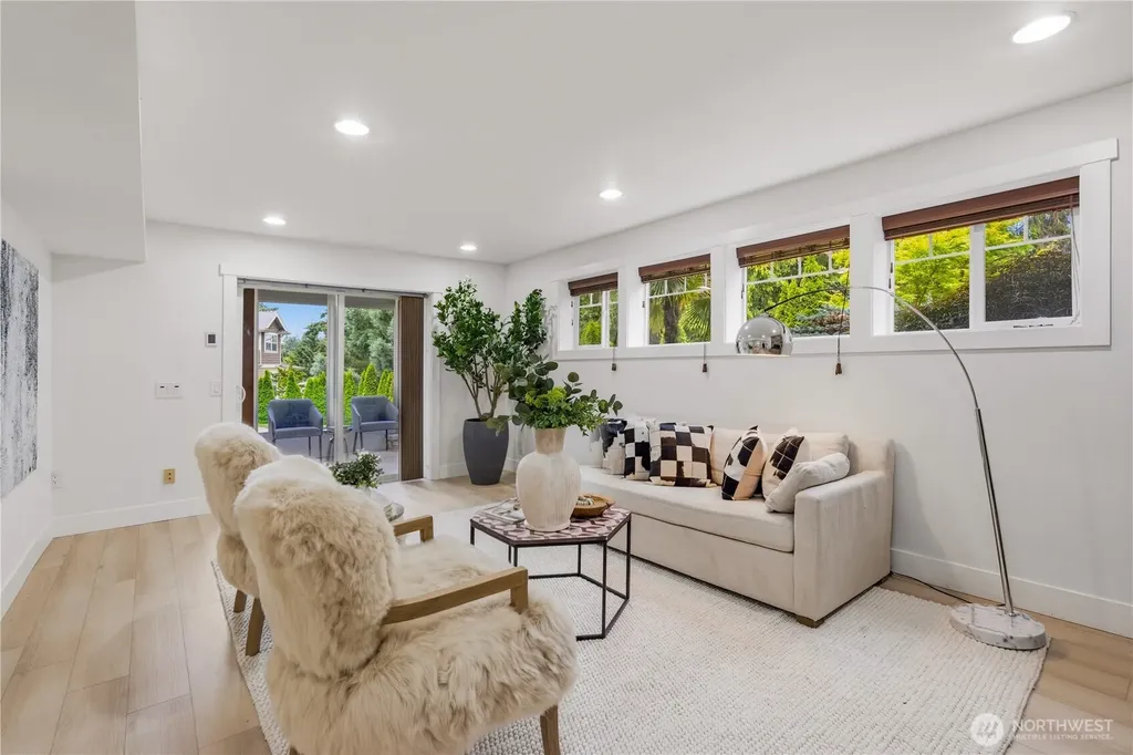 13103 SE 47th Street Bellevue WA 98006