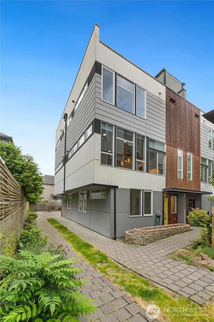 9043 Mary Avenue NW Seattle WA 98117