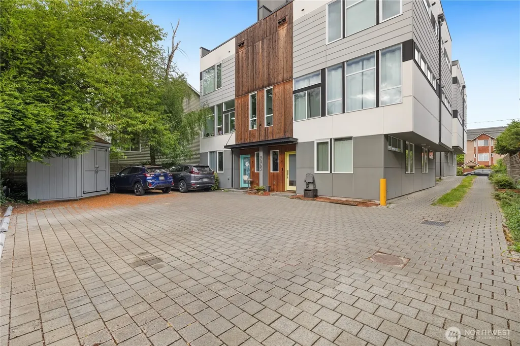 9043 Mary Avenue NW Seattle WA 98117