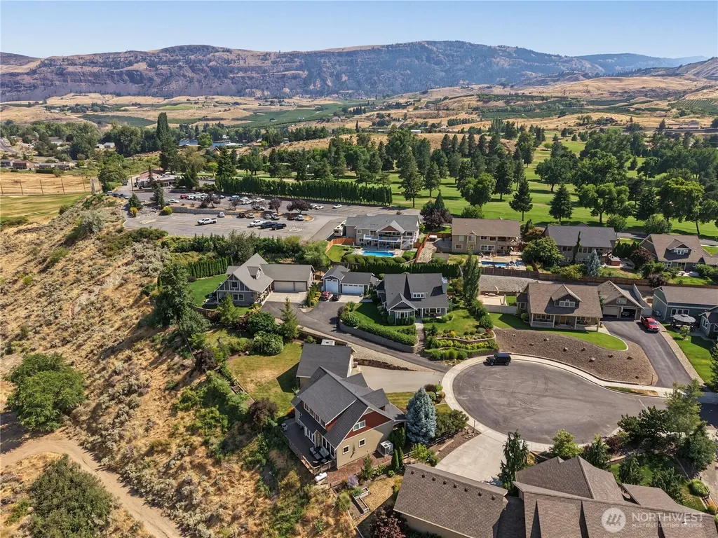 2610 Tuscany Lane Malaga WA 98828