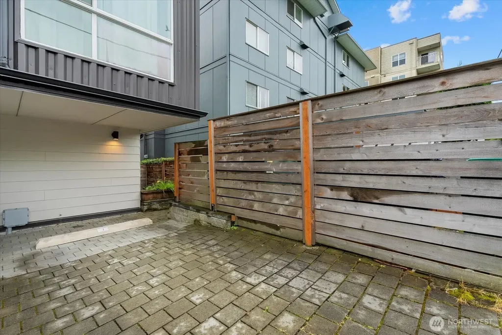 3104 SW Avalon Way Seattle WA 98126