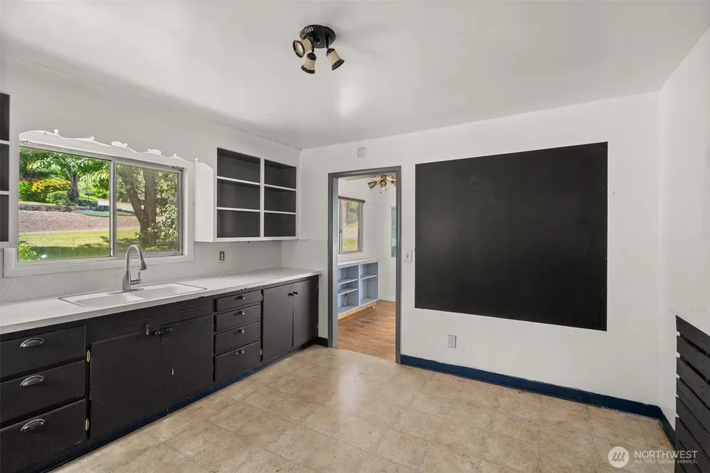 905 Peters Street Raymond WA 98577