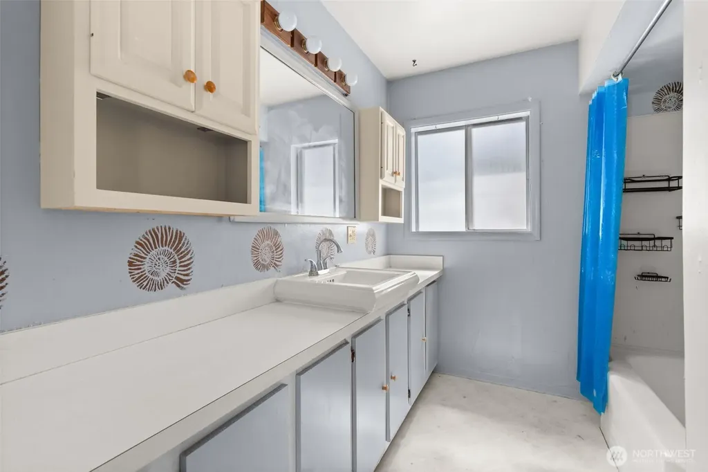 905 Peters Street Raymond WA 98577