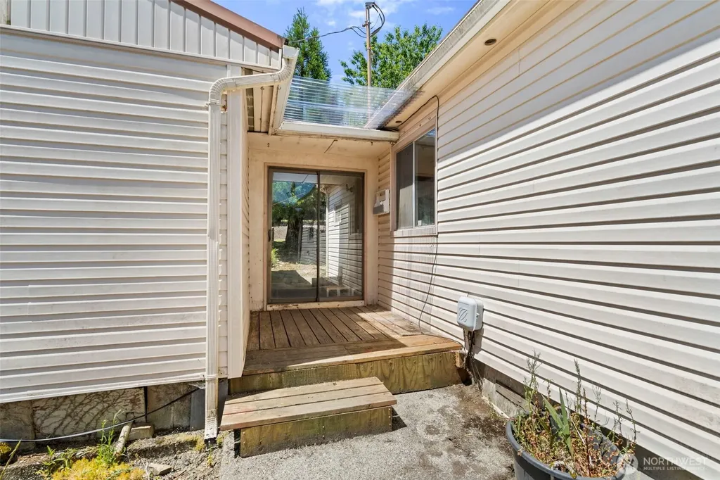 905 Peters Street Raymond WA 98577