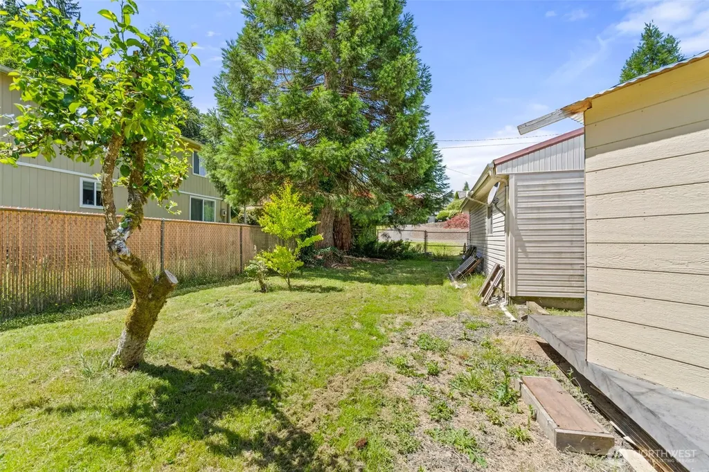 905 Peters Street Raymond WA 98577