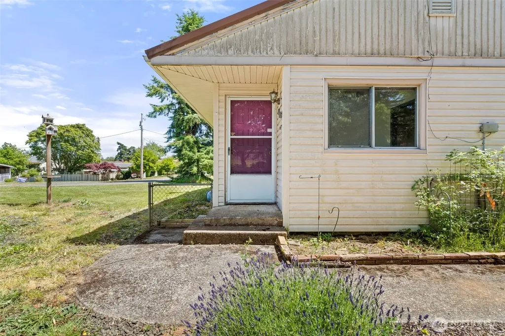 905 Peters Street Raymond WA 98577