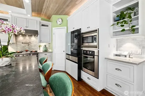501 SE Sycamore Place Issaquah WA 98027