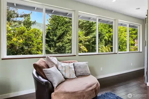 501 SE Sycamore Place Issaquah WA 98027